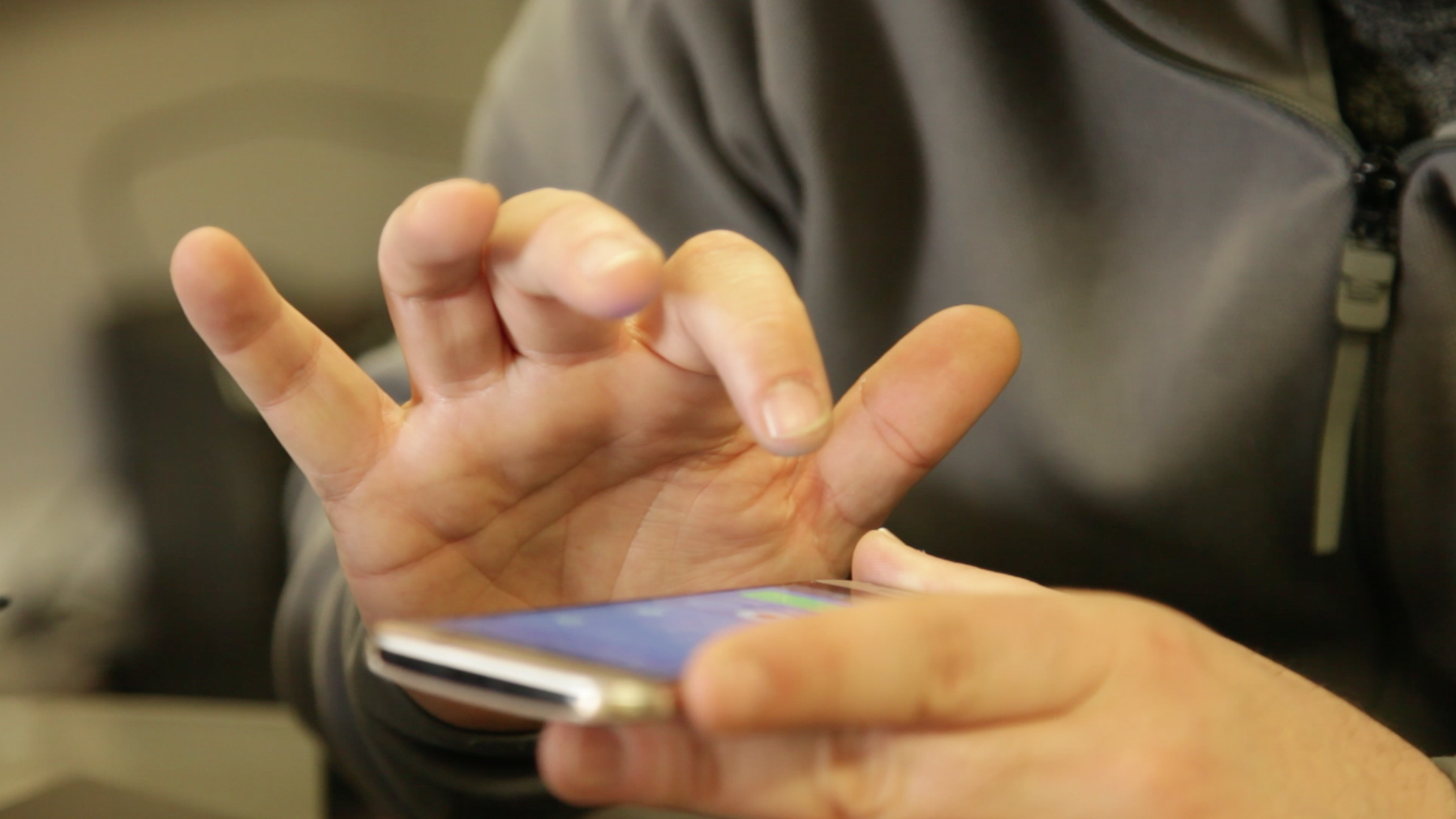 Mobile phone King Con